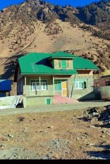 Gulmarg House | Cozy Gurez Home Stay with Pet and Child-Friendly Options