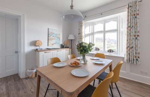 Ventnor House | Gurnard Cottage: Pet-Friendly Retreat by the Sea