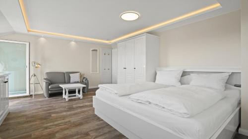 Hornum Apartment | Gurtdeel Leuchtturm-Suite: Oceanfront Escape with Pets Welcome