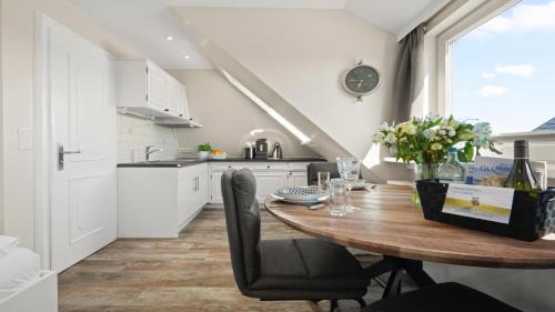 Hornum Apartment | Gurtdeel Leuchtturm-Suite: Oceanfront Escape with Pets Welcome