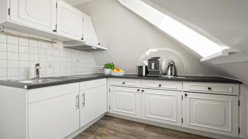 Hornum Apartment | Gurtdeel Leuchtturm-Suite: Oceanfront Escape with Pets Welcome