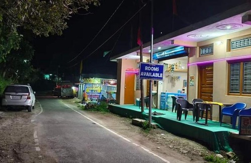 Uttarkashi House | Comfortable Stay at Guru Chworangi Home with Breakfast