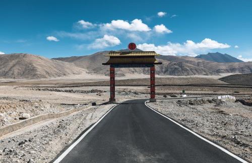 Leh House | Discover Comfort at Gurung Homestay with Hot Tub & Breakfast