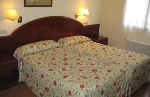 Oiartzun Hotel | Gurutzeberri: Family-Friendly Stay with On-Site Dining