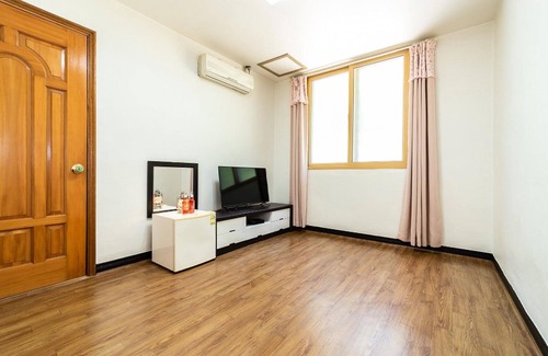 Pungyang-myeon House | Eco-Friendly Stay at Gurye Huni Hostel and Guest House