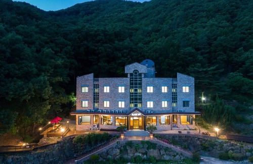Pungyang-myeon Hotel | Eco-Friendly Family Retreat at Gurye Huni Hotel