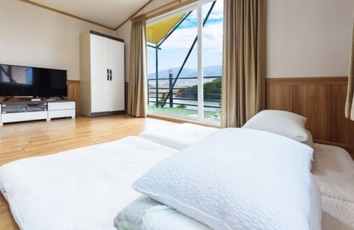 Gurye House | Eco-Friendly Retreat at Gurye Jirisan Hosu Resort Pension