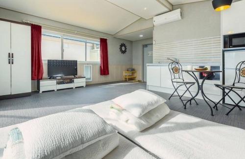 Gurye House | Eco-Friendly Retreat at Gurye Jirisan Hosu Resort Pension