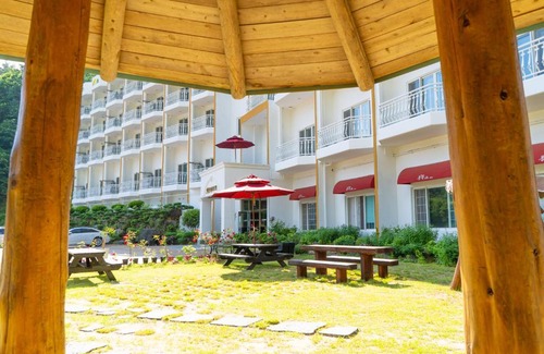 Gurye Resort | Inviting Gurye Junsung Resort: Family-Friendly with Kitchen