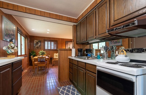 Boyne Falls House | Tranquil Gus's Stump: A Scenic Retreat with Top Amenities