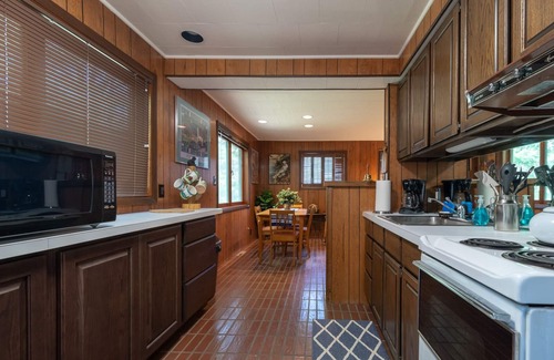 Boyne Falls House | Tranquil Gus's Stump: A Scenic Retreat with Top Amenities