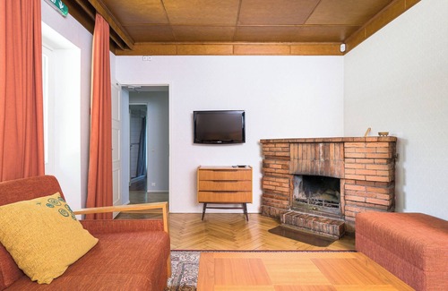Kadriorg House | Gustav Ernesaks House: Family-Friendly Retreat with Breakfast