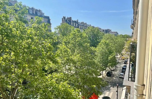 Quartier du Gros-Caillou Apartment | Elegant Gustave Eiffel Tower Apartment with Top Amenities