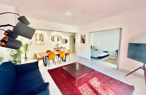 Quartier du Gros-Caillou Apartment | Elegant Gustave Eiffel Tower Apartment with Top Amenities