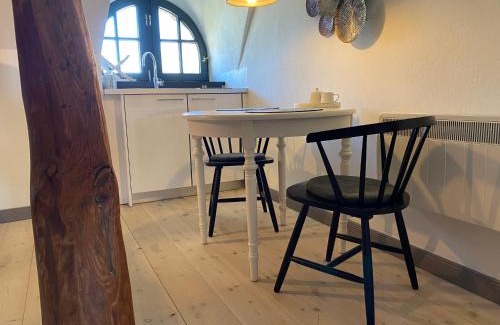 Blowatz Apartment | Charming Gut Alt Farpen Ferienwohnung with Oceanfront Views