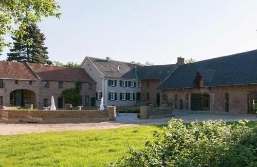 Rhein-Erft-Kreis District Hotel | Family-Friendly Gut Hohenholz with Pet and Accessibility Options