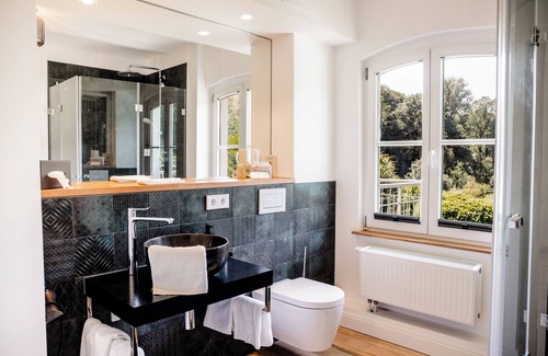 Burscheid Hotel | Discover Gut Landscheid: Exceptional Stay with Spa & Hot Tub