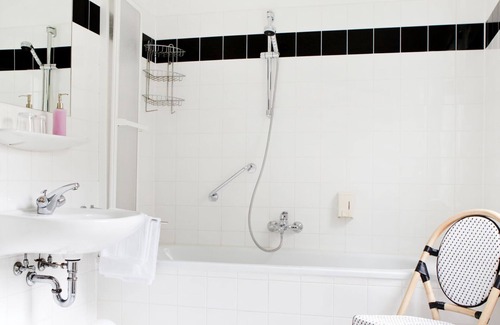 Schorfheide Hotel | Discover Gut Sarnow: Family-Friendly Retreat with Dining
