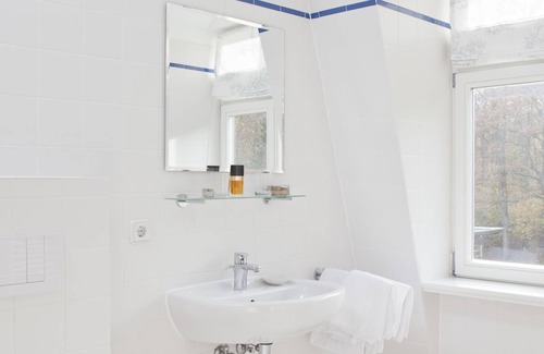 Schorfheide Hotel | Discover Gut Sarnow: Family-Friendly Retreat with Dining