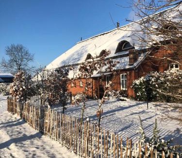Strackholt Apartment | Experience Gut Strackholt FeWo Seemannsgarn with Hot Tub