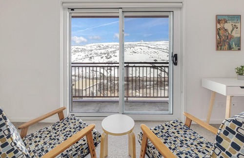 Perisher Valley Hotel | Guthega Inn: Family-Friendly Stay with Delicious Breakfast