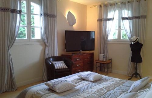 Saint-Philbert-de-Bouaine Bed & Breakfast | Elegant Getaway at Gutkowski Jacqueline: 4-Star Retreat