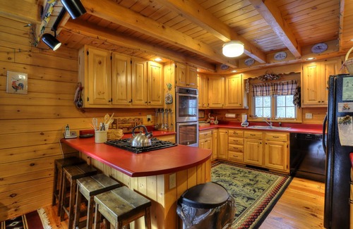 Rangeley Plantation House | Gutsell's Cabin: Cozy Log Home Near Mooselookmeguntic Lake