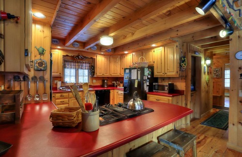 Rangeley Plantation House | Gutsell's Cabin: Cozy Log Home Near Mooselookmeguntic Lake