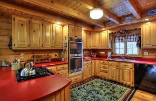 Rangeley Plantation House | Gutsell's Cabin: Cozy Log Home Near Mooselookmeguntic Lake