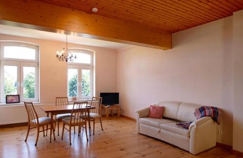 Neukloster Apartment | Gutshaus am Teich: Pet-Friendly Retreat with High Ratings