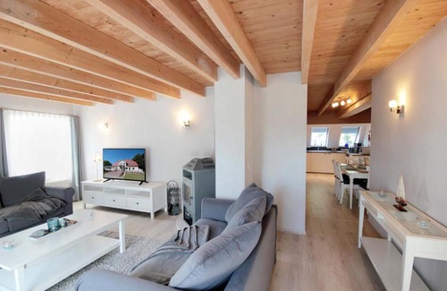 Bergen auf Ruegen Apartment | Pet-Friendly Retreat at Gutshaus Silvitz by Rujana