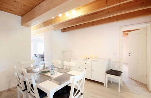 Bergen auf Ruegen Apartment | Pet-Friendly Retreat at Gutshaus Silvitz by Rujana