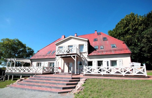 Bergen auf Ruegen Apartment | Pet-Friendly Retreat at Gutshaus Silvitz by Rujana