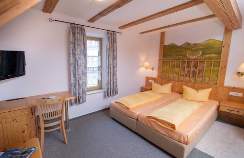 Colmberg Other | Cozy Gutshof Colmberg: Family-Friendly with Breakfast Included