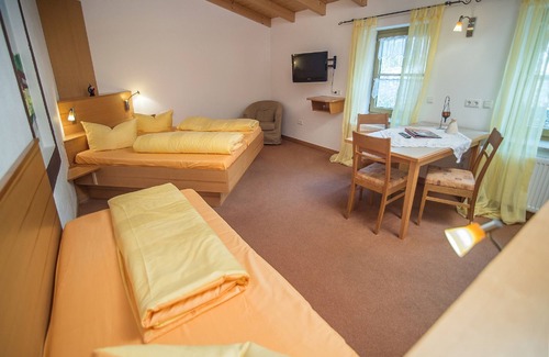 Colmberg Other | Cozy Gutshof Colmberg: Family-Friendly with Breakfast Included