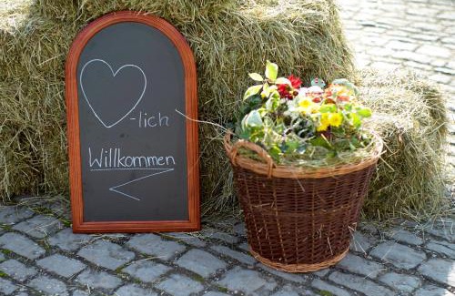 Erlabronn House | Family-Friendly Retreat at Gutshof Familie Gress