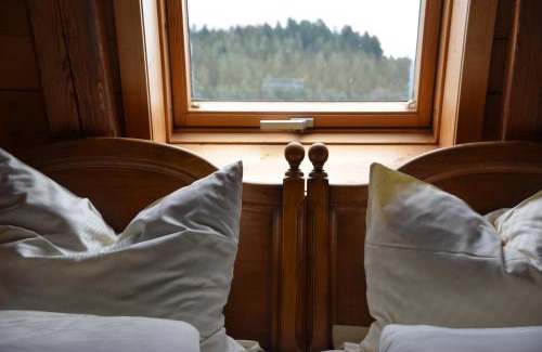 Klosterreichenbach Hotel | Discover Gutshof-Hotel Waldknechtshof: Pet-Friendly Retreat