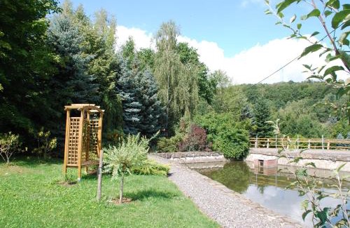 Chemnitz Apartment | Gutshof Lesch: Family-Friendly Stay with Dining Options