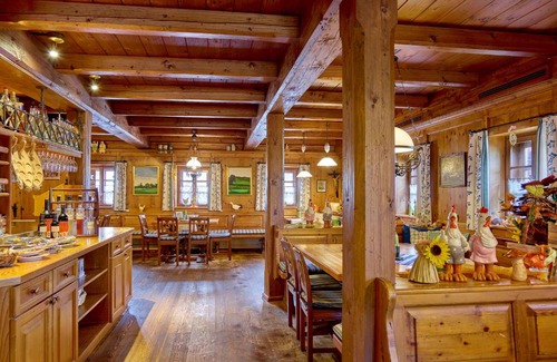 Haarbach Hotel | Gutshof Uttlau: Pet-Friendly Retreat with Spa and Dining