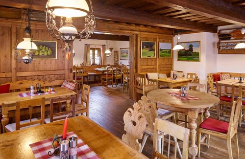 Haarbach Hotel | Gutshof Uttlau: Pet-Friendly Retreat with Spa and Dining