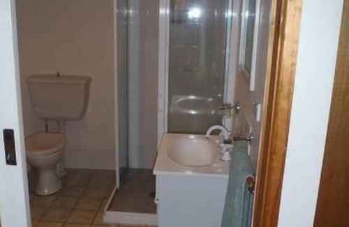 Carwoola Cottage | Cozy Guy's Cross Farm Cottage with Ocean View & Pet-Friendly