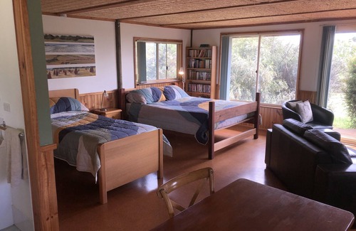 Carwoola Cottage | Cozy Guy's Cross Farm Cottage with Ocean View & Pet-Friendly