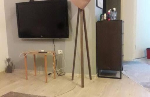 Guzelyalı Mahallesi Apartment | Central Retreat: Cozy Apartment for Families and Pets