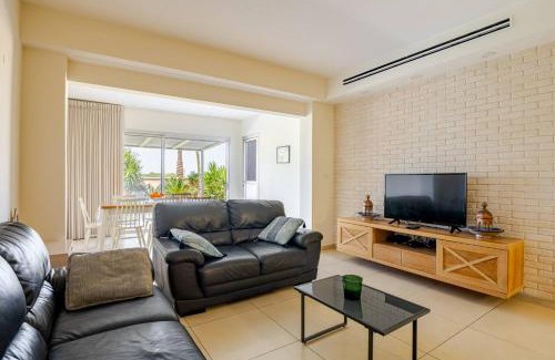 Nahariya Apartment | GW002 Gugel Waves Amazing Seaview & Garden Family Apartments