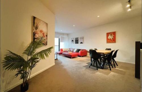 Glen Waverley Apartment | Family-Friendly Escape at The Glen with Balcony Access