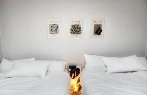 Suyeong-Gu Apartment | Oceanfront Family Retreat at Gwang An Stay - Rated 8/10