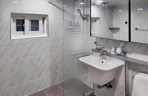 Suyeong-Gu Apartment | Oceanfront Family Retreat at Gwang An Stay - Rated 8/10