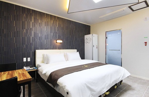 Dong-Gu Hotel | Eco-Friendly Gwangju Chungjangro Gold Brown Hotel Retreat