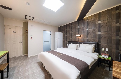 Dong-Gu Hotel | Eco-Friendly Gwangju Chungjangro Gold Brown Hotel Retreat