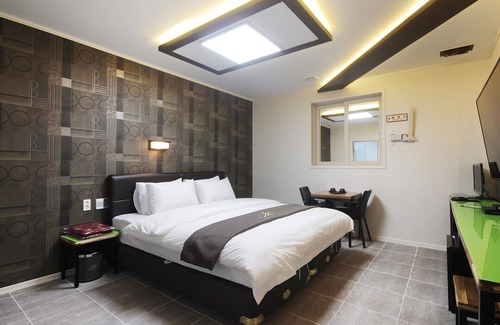 Dong-Gu Hotel | Eco-Friendly Gwangju Chungjangro Gold Brown Hotel Retreat